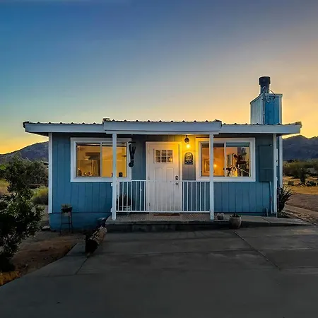 The Raven House - Renovated Homestead Cabin